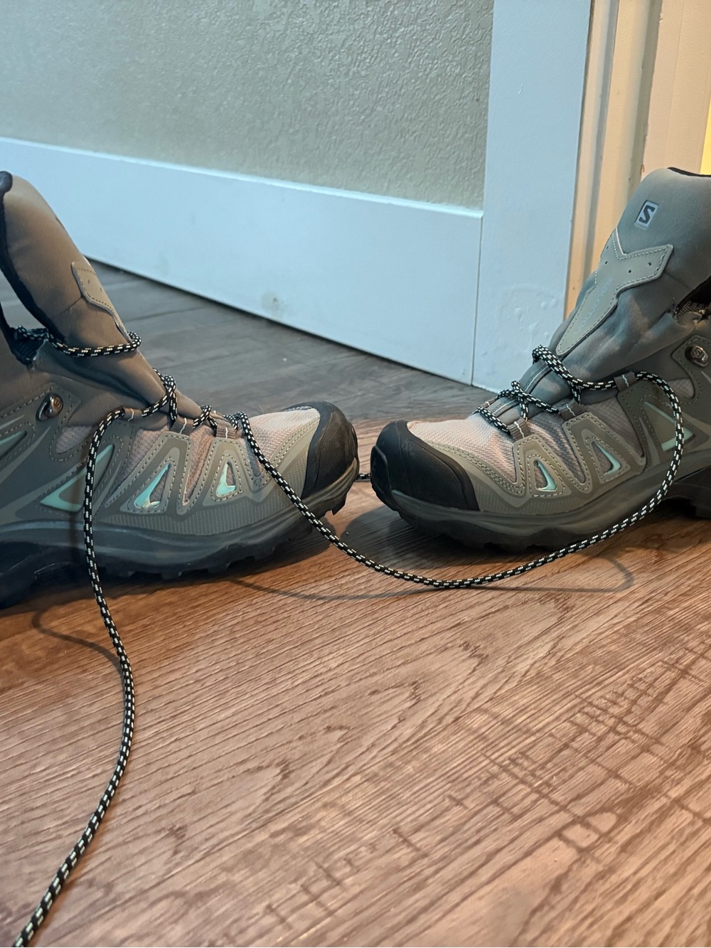 Salomon Women Hiking Boots - Picture 6 of 6